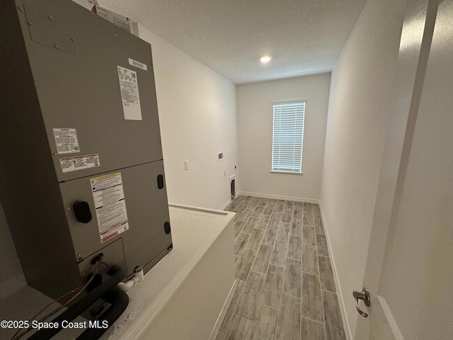 Building Photo - 2154 Ramsdale Dr SE