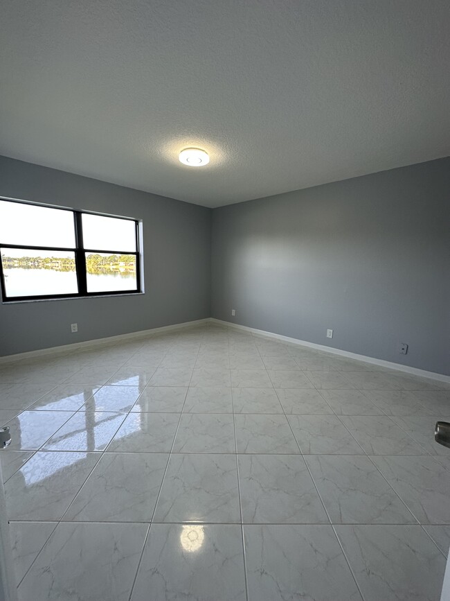 Building Photo - 11346 Taft St