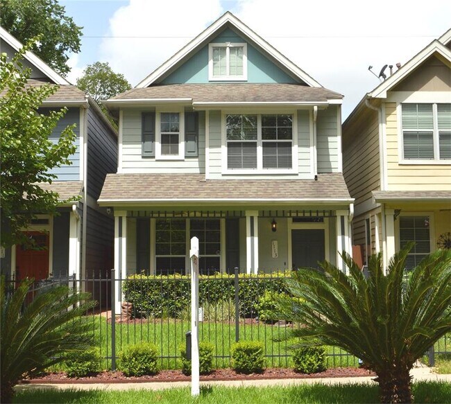 Primary Photo - 1113 Waverly St