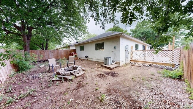 Building Photo - 2211 Muddy Peak Dr