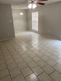 Building Photo - 4 Kay Ln