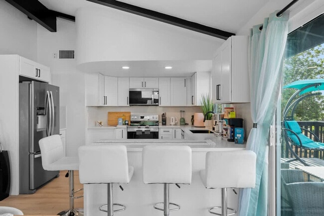 Building Photo - 5048 Bluff Pl