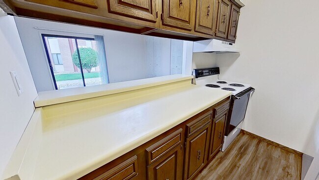 Building Photo - Upper Studio apartment Available