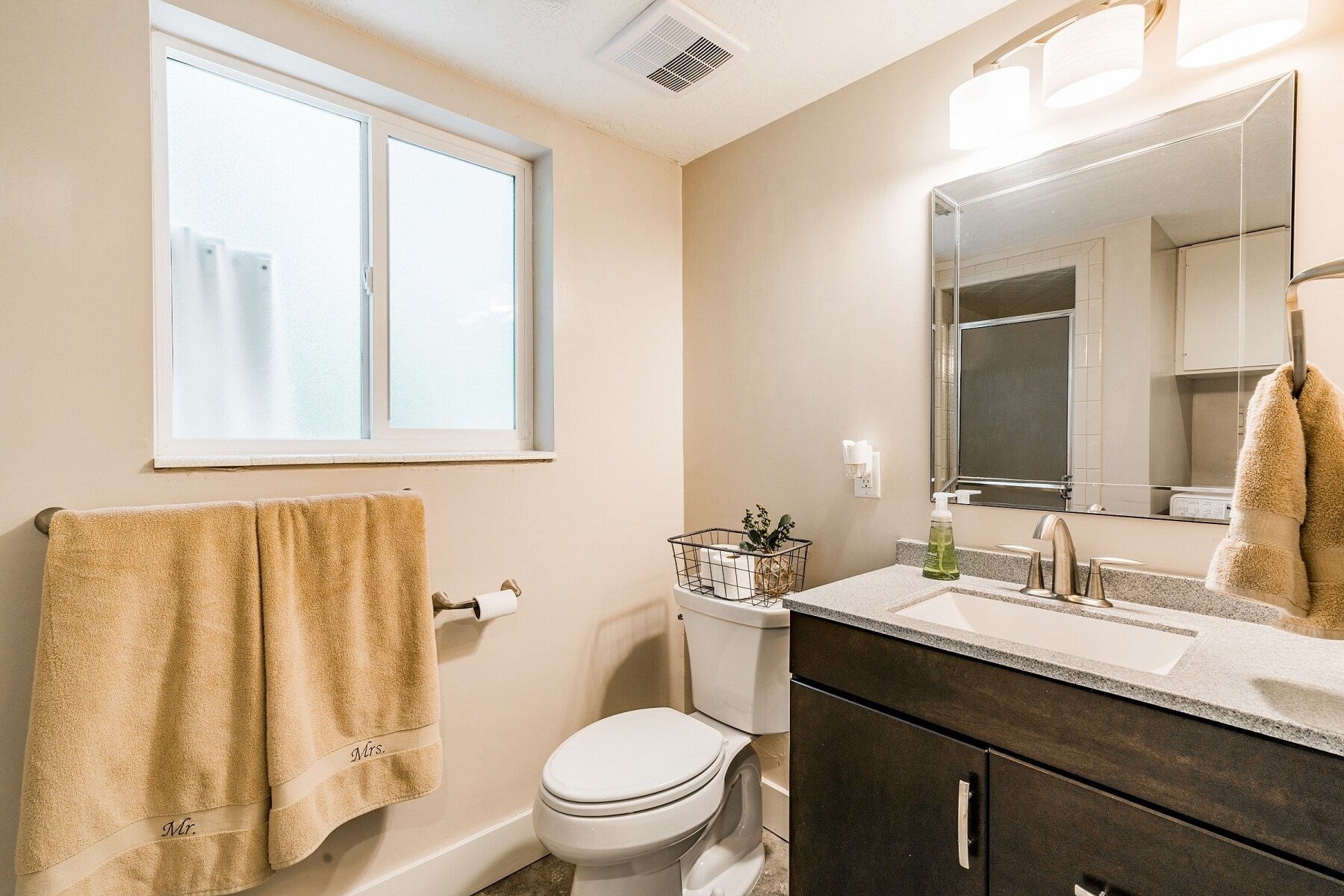 Building Photo - 450 E Mill St S