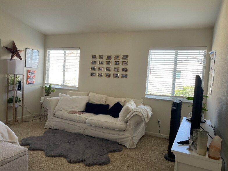 Building Photo - 8022 Mammoth Dr