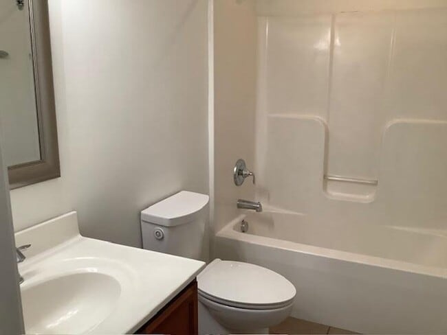 Building Photo - 623 Wyndhurst Dr