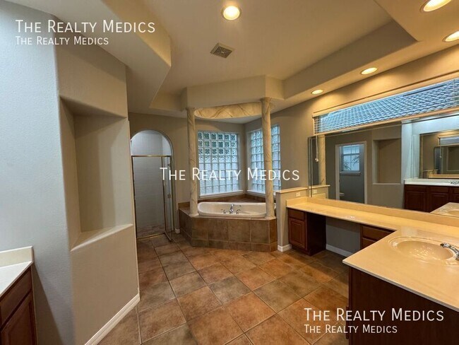 Building Photo - 2521 Roat Dr