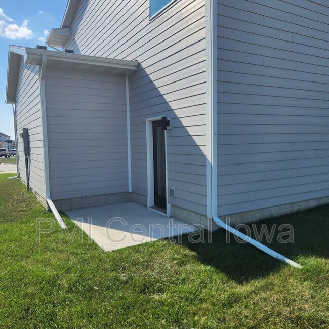 Building Photo - 1355 SE Parkview Crossing Dr