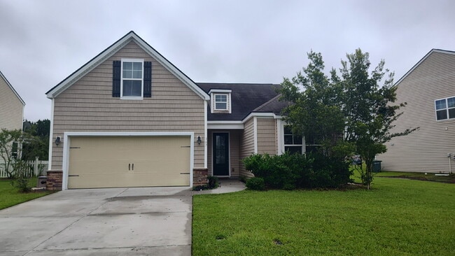 Building Photo - Spacious Home in a Gated Community!!!