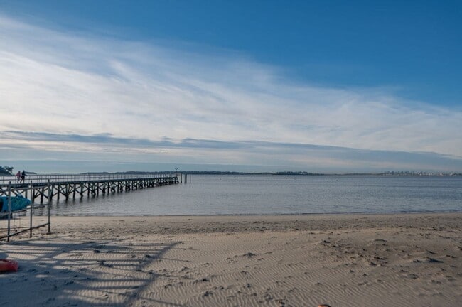 Building Photo - 432 Humphrey St