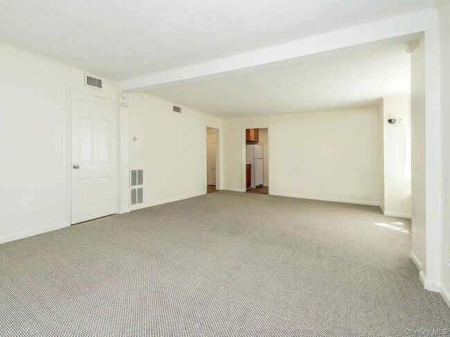 Building Photo - 230 Bayville Rd
