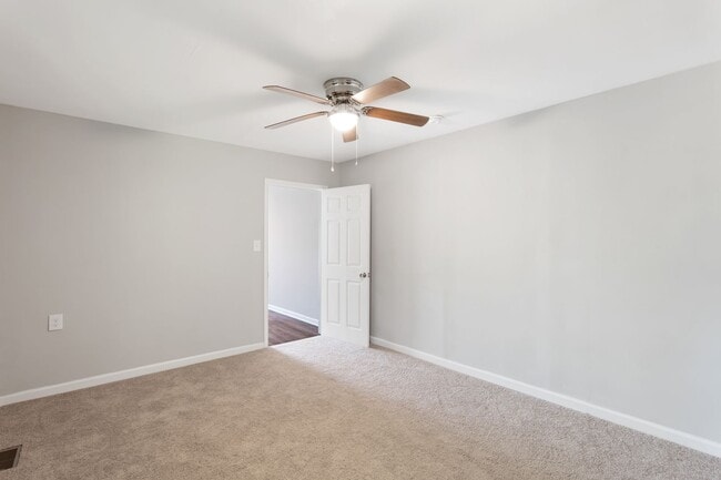 Building Photo - 102 Burdock Cir