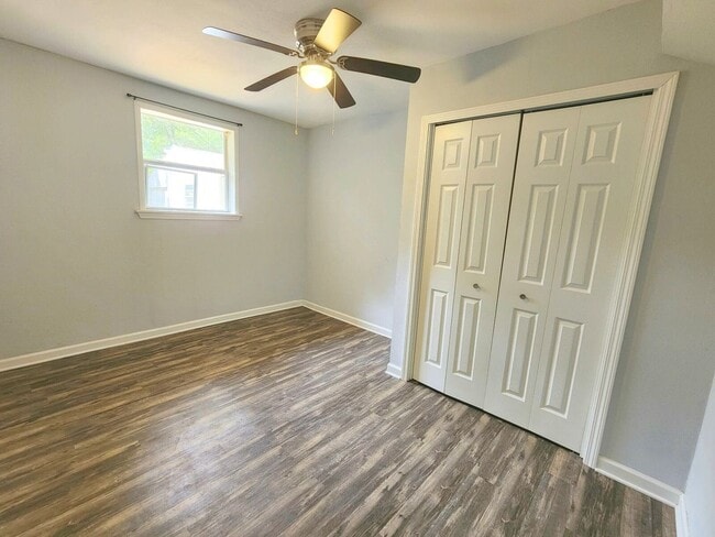 Building Photo - Stunning 4/2 Redecorated Home Close to I-110!