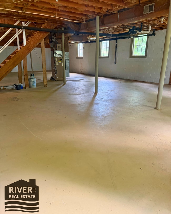 Building Photo - 2370 Roberts Ln