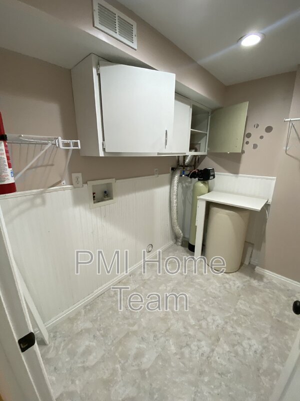 Building Photo - 1183 N 200 E