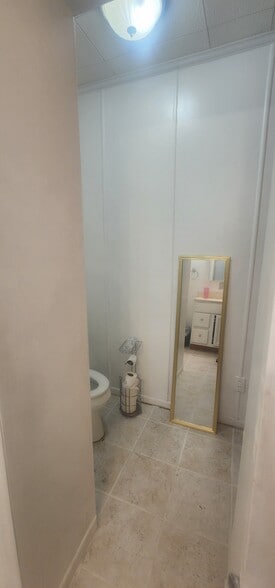 Building Photo - 406 NE 74th St