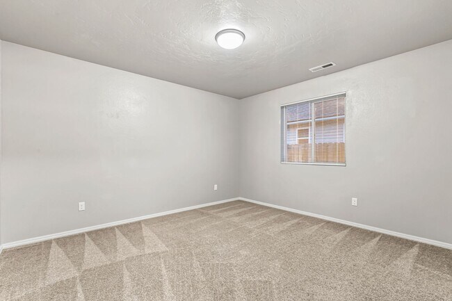 Building Photo - Spacious 4bd/2ba, Single Level Home in Qui...