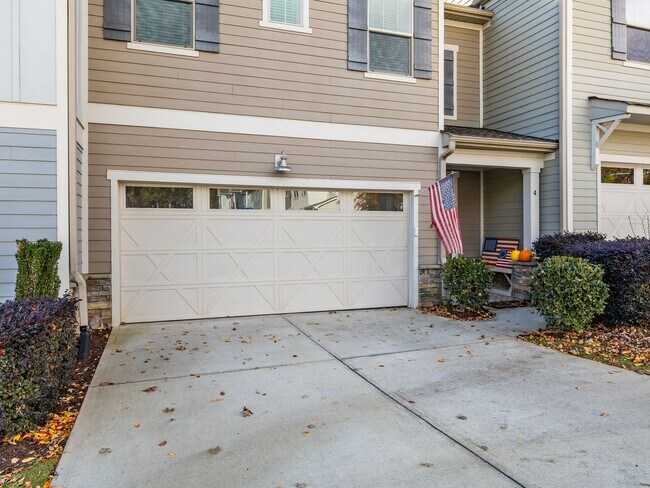 Building Photo - **MOVE IN SPECIAL! 50% off first month's rent!!** Spacious 4BR Townhouse with 2-Car Garage Near D...