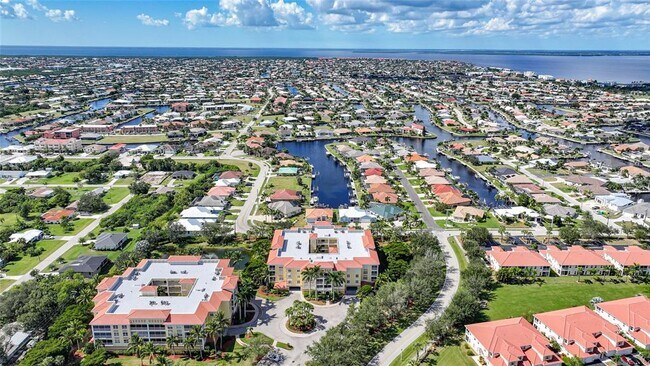 Building Photo - 255 West End Dr