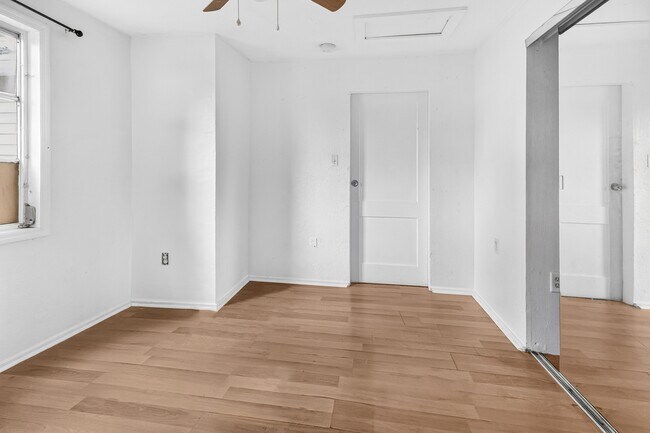 Building Photo - 4834 13th Ave S