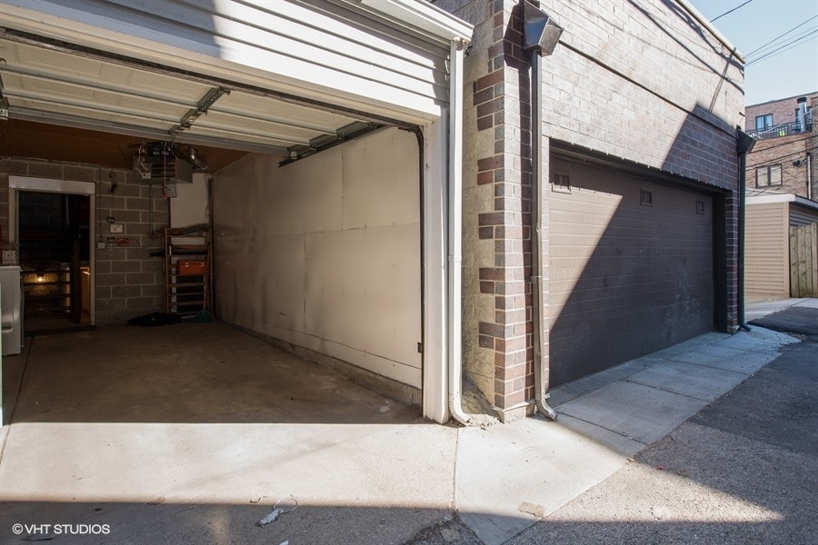 Building Photo - 623 W Briar Pl