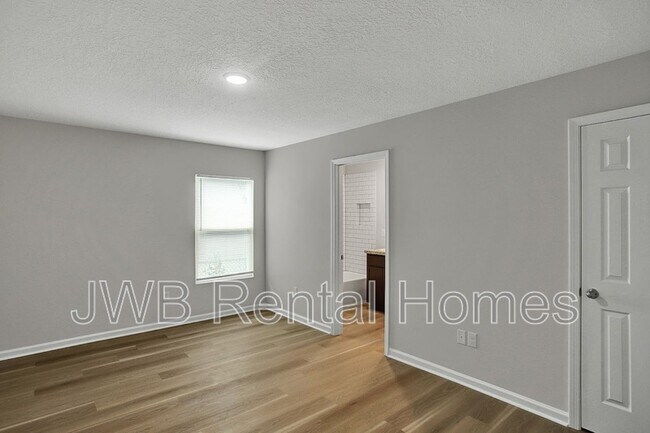 Building Photo - 1451 W 15th St