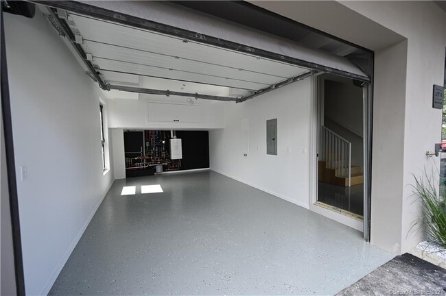 Building Photo - 998 Cove Rd