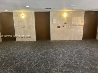 Building Photo - 400 Leslie Dr