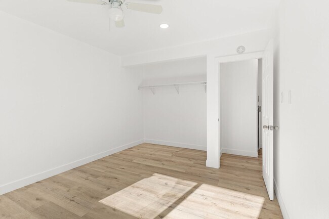 Building Photo - 927 Daisy Ave