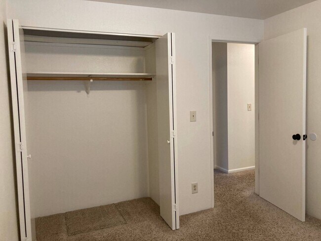 Building Photo - 3 br, 1 bath House - 141 Laguna Ct