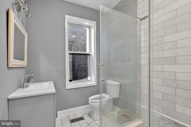 Building Photo - 2319 E Somerset St