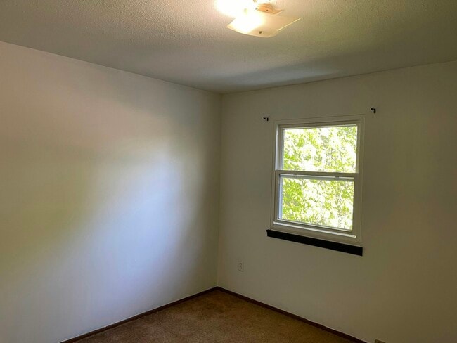 Building Photo - 4163 W Ridge Rd