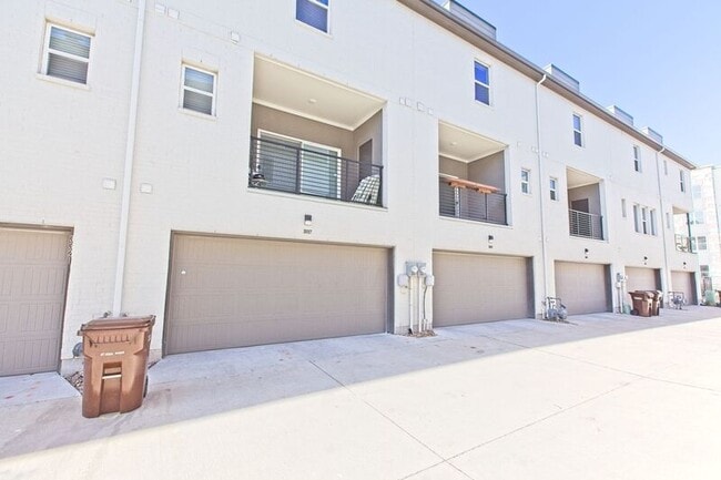 Building Photo - 3313 Wynwood Dr