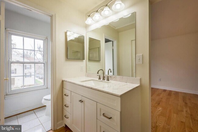 Building Photo - 734 Ivy League Ln