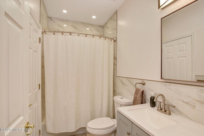 Building Photo - 594 St Andrews Pl