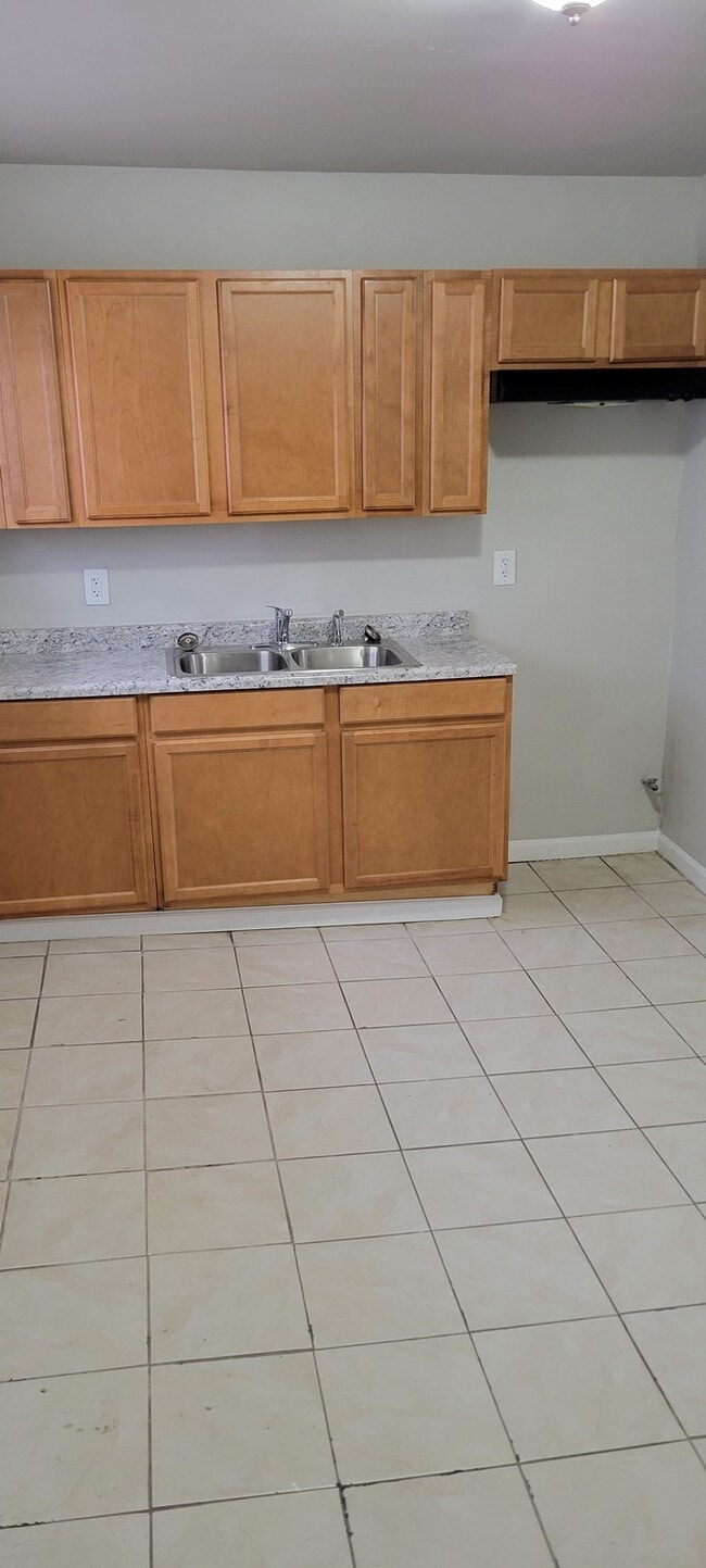 Building Photo - 1043 Mount St