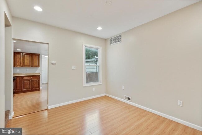 Building Photo - 104 Poplar St