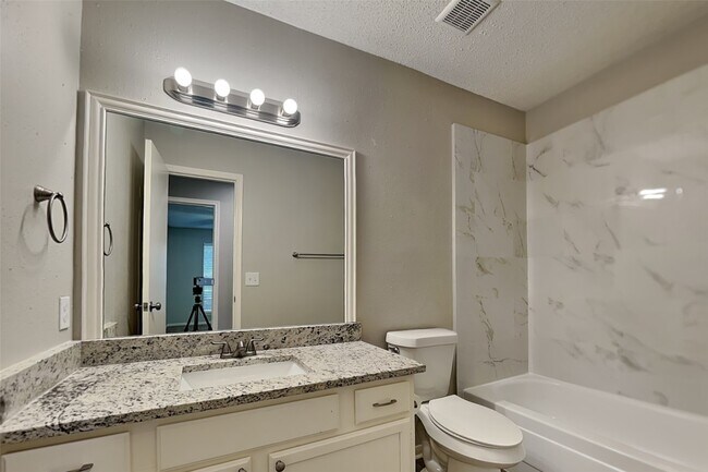 Building Photo - 79 Rockridge Dr