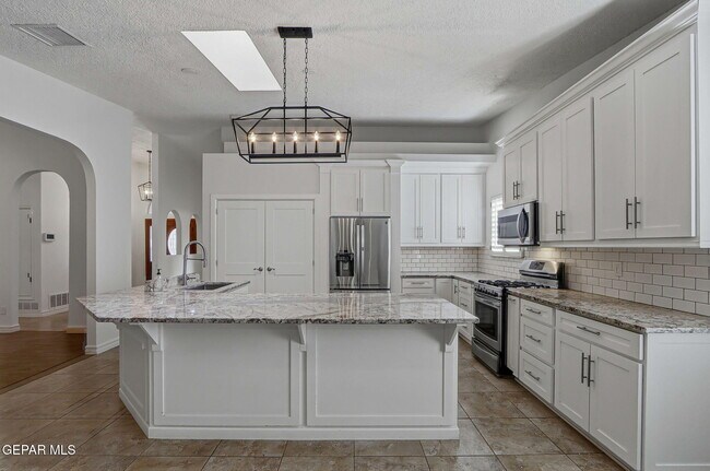 Building Photo - 232 Ave Mirador