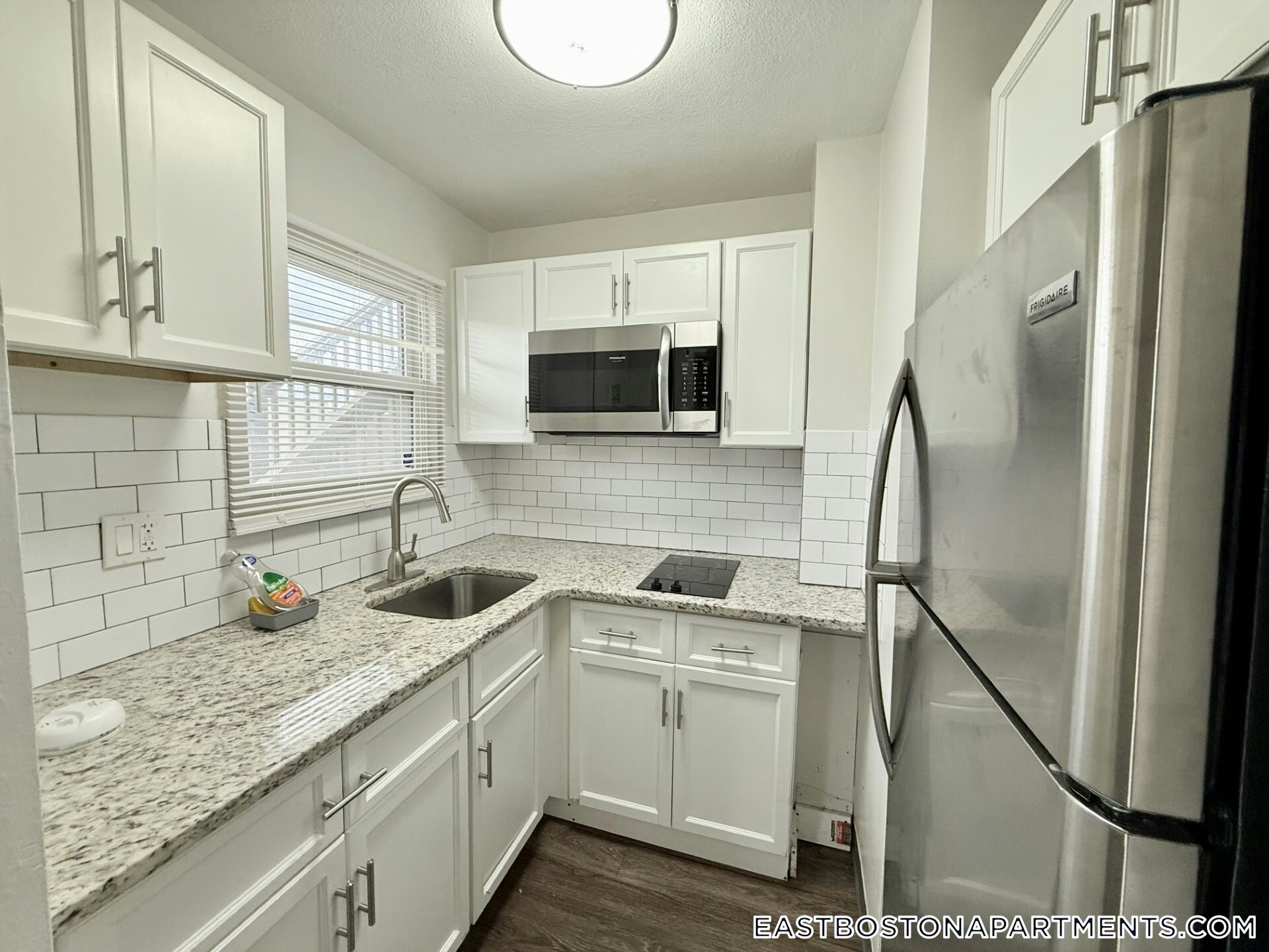 Building Photo - 298 Meridian St