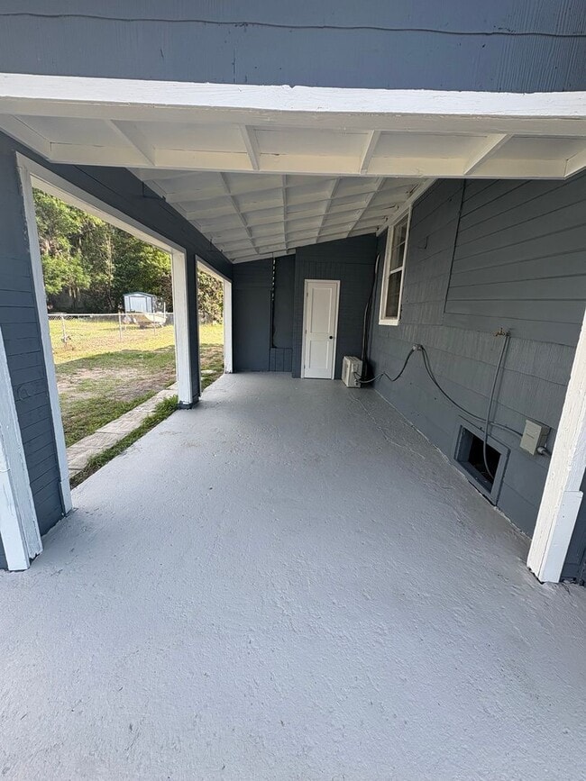 Building Photo - 3 Bed / 2 Bath Single-Family | Effective Rent After Credit