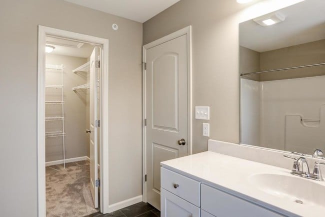 Building Photo - 30 Brook Side Dr