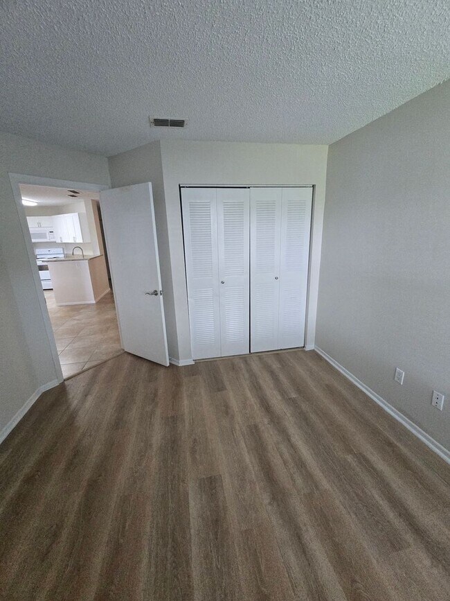 Building Photo - 2577 Grassy Point Dr