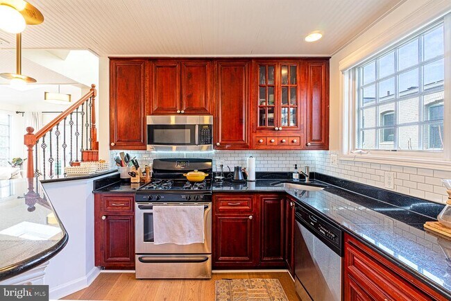 Building Photo - 3350 17th St NW