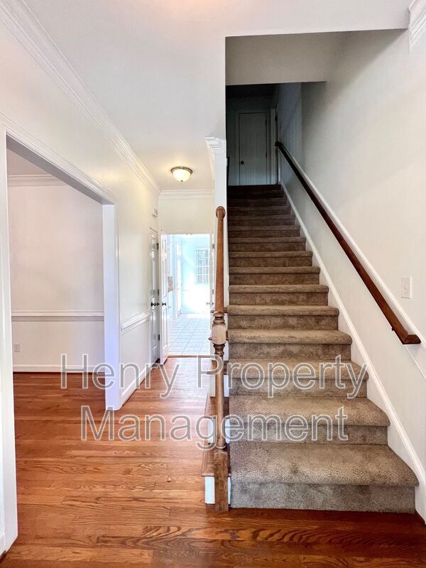 Building Photo - 321 Parkmeadow Dr