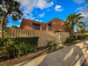 Building Photo - 832 Blue Ridge Cir