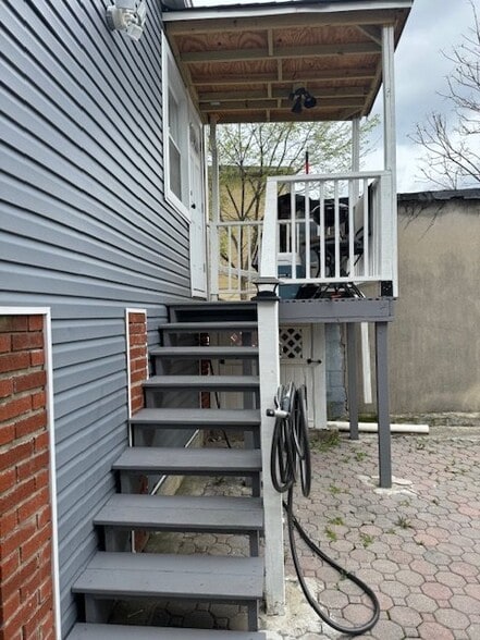 Building Photo - 404 70th St