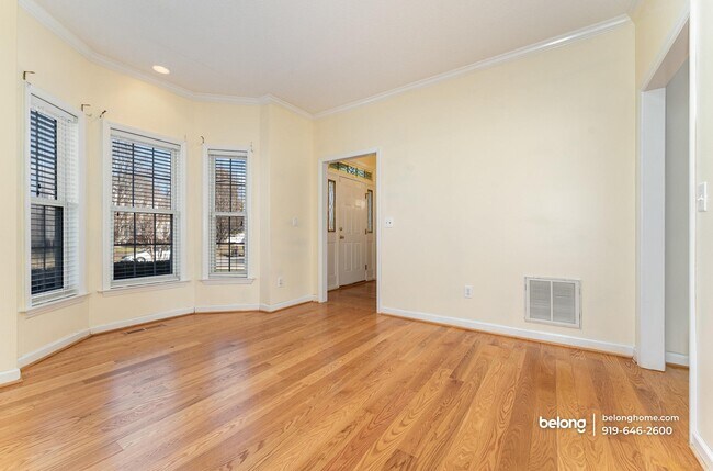 Building Photo - 4332 Southern Oak Dr