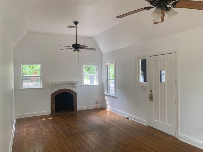 Building Photo - MAJOR PRICE DROP! Excellent home located in Kendall - Whittier!