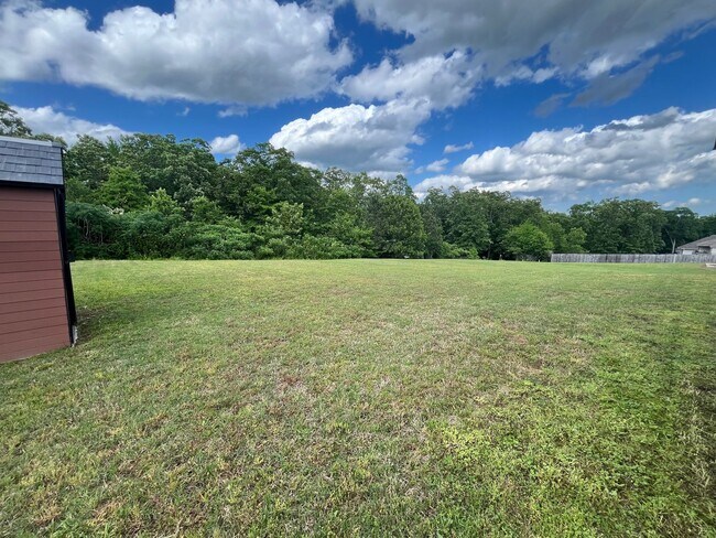 Building Photo - New Listing!